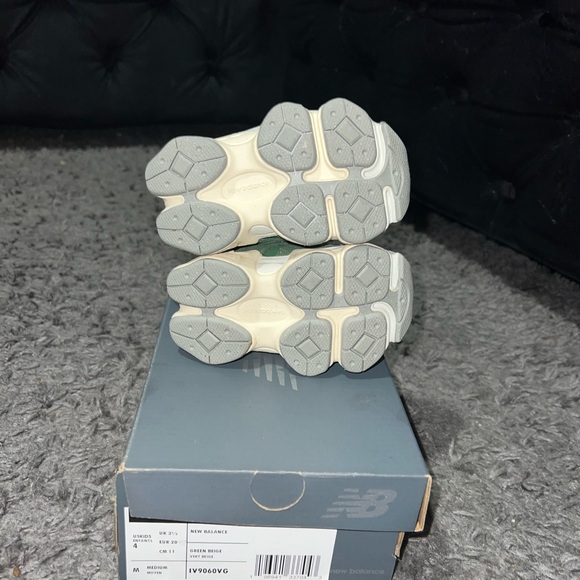 New Balance 9060 - Picture 2 of 3